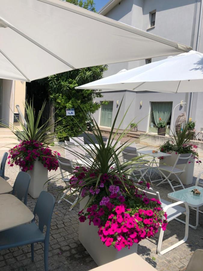 Apart-Hotel La Rocchetta Padenghe sul Garda Exterior photo