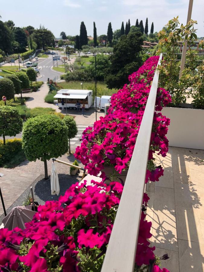 Apart-Hotel La Rocchetta Padenghe sul Garda Exterior photo