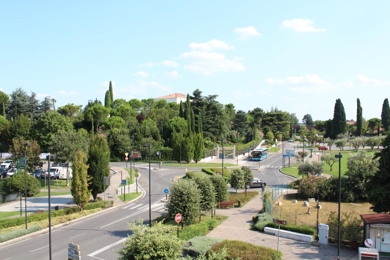 Apart-Hotel La Rocchetta Padenghe sul Garda Exterior photo