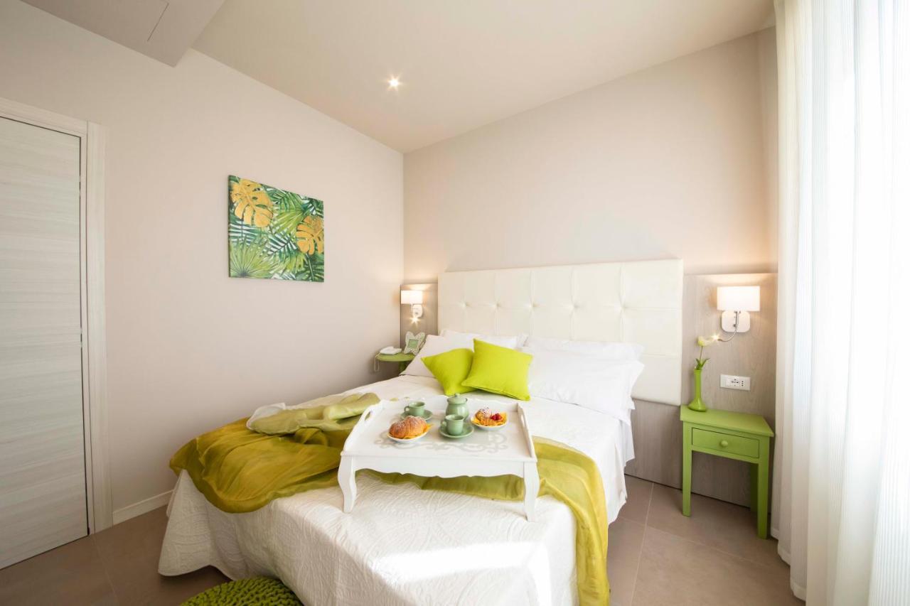 Apart-Hotel La Rocchetta Padenghe sul Garda Exterior photo
