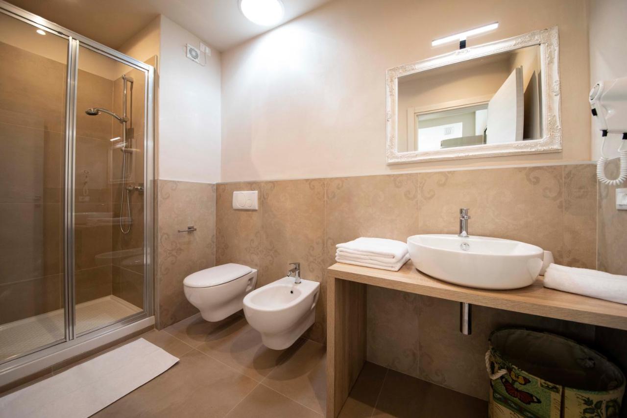 Apart-Hotel La Rocchetta Padenghe sul Garda Exterior photo